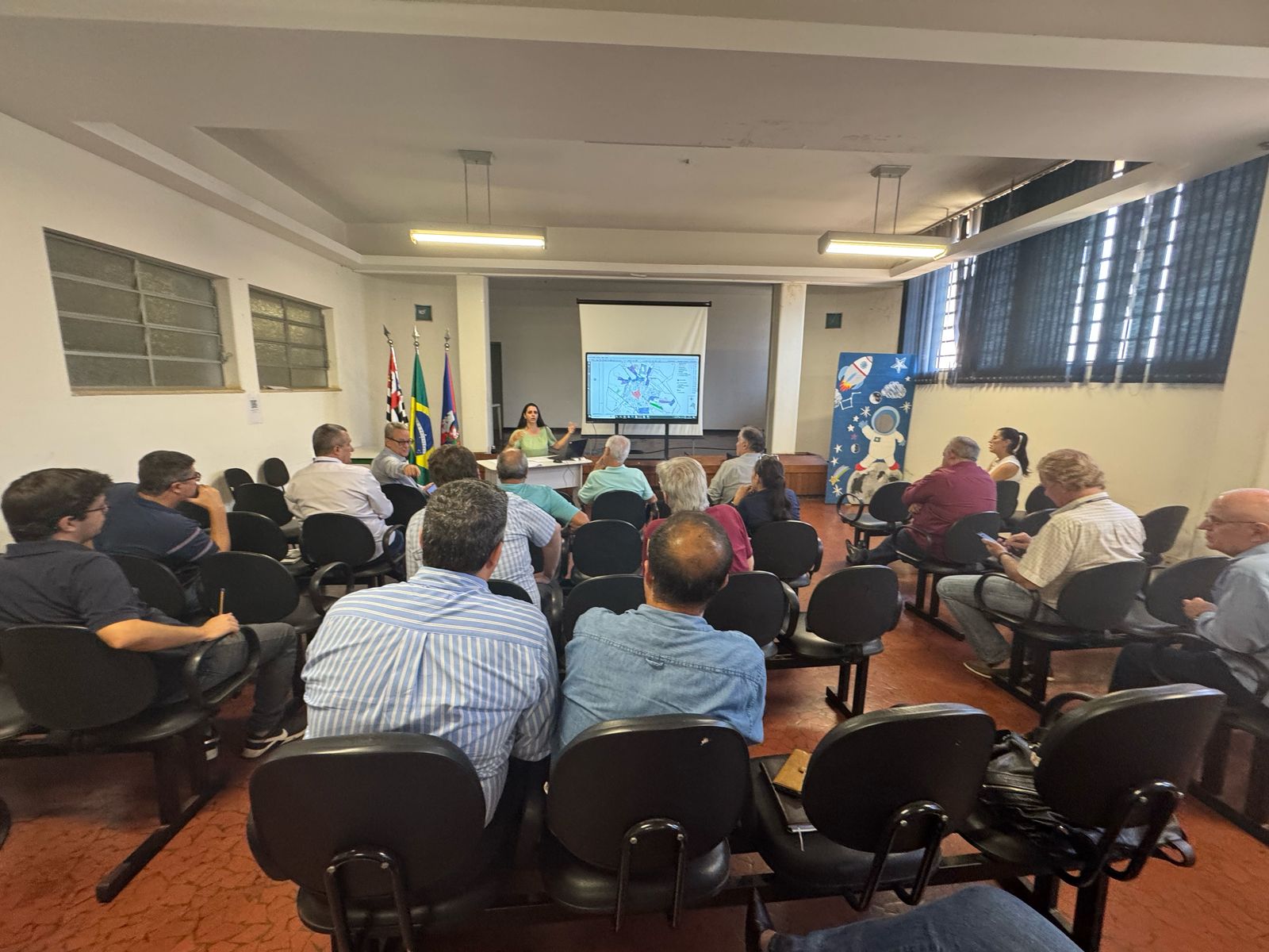 Os Rotary Clubs de Lins estiveram presentes na Prefeitura Municipal, representando o movimento rotár...