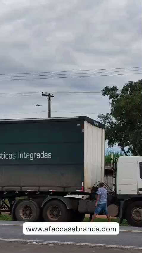 07 de Abril de 1971,  a 54 anos atrás era entregue o 1° T-25 Universal a Força Aérea Brasileira 
www...