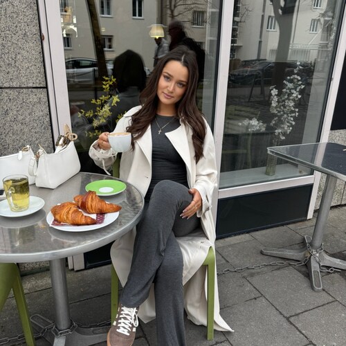 Food enthusiast on a journey around the globe, savoring every bite. ✈️🍴