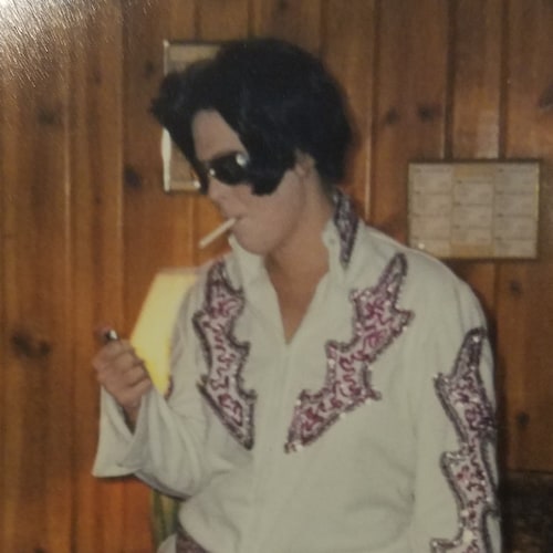 Just a freedom loving-communist hating Midwestern gal....who speaks her mind....AND LOVES AMERICA... #MAGA ALL DAY LONG!