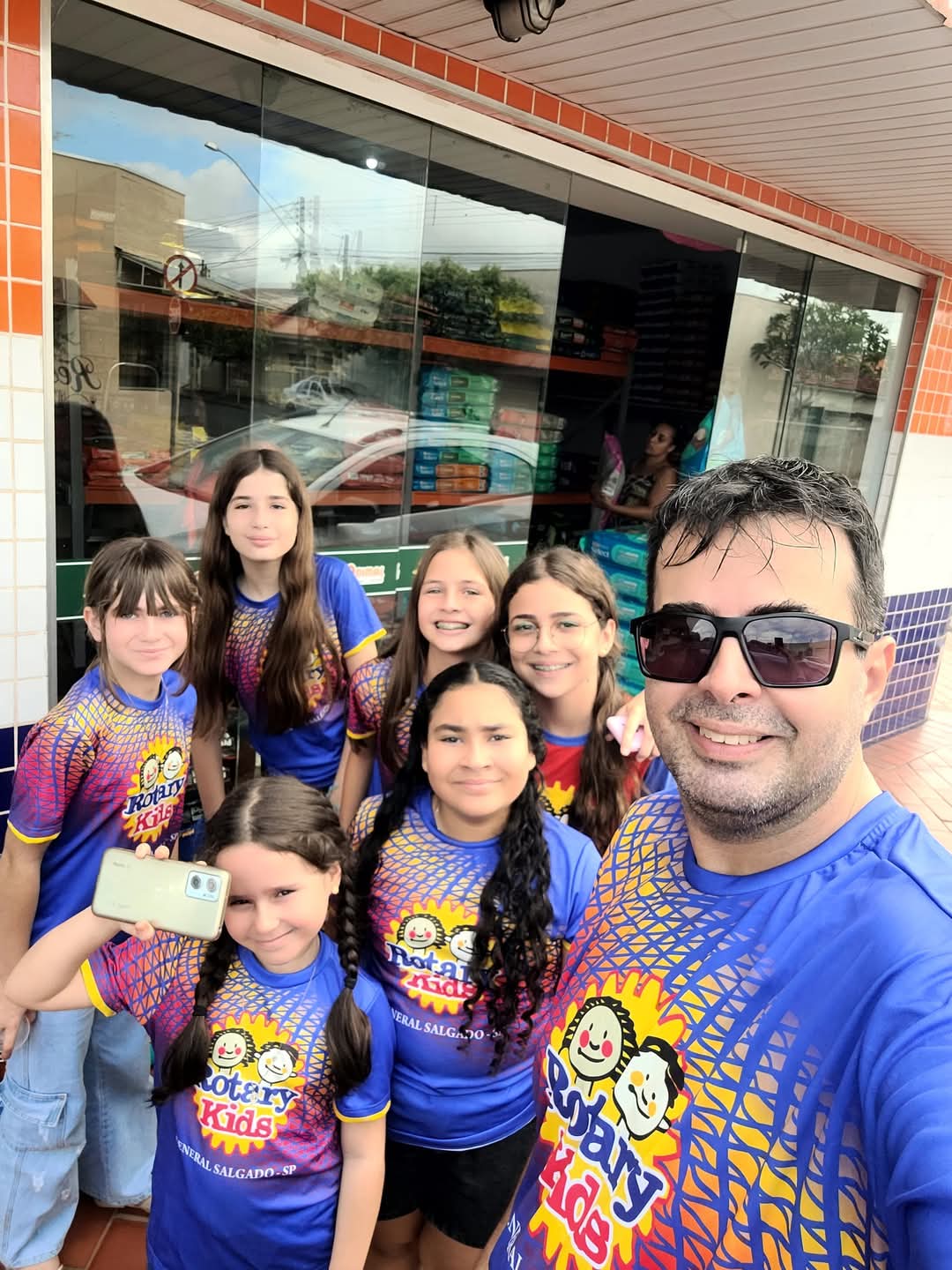 Na manhã deste sábado, dia 26 de Abril, as crianças do Rotary Kids de General Salgado se reuniram pa...