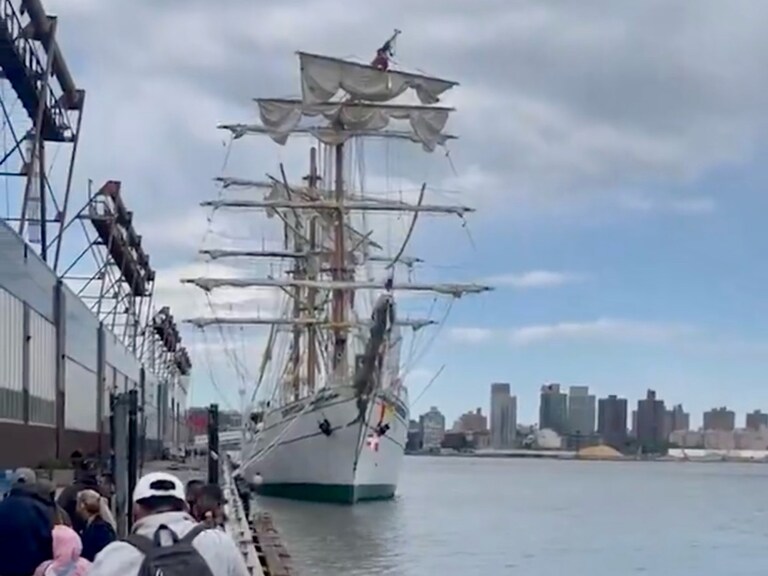 BREAKING: #NTSB is investigating what caused #Mexican #Navy ship to #crash into #BrooklynBridge, killing 2 young cadets
May The Victims Rest In Peace