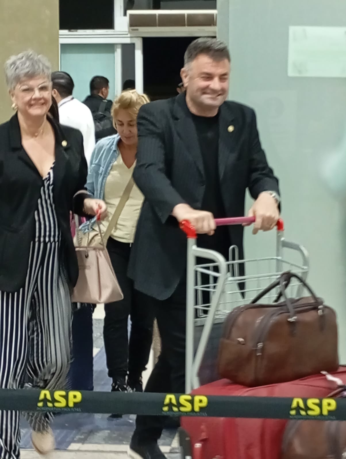 Na tarde do dia 21 de maio, os casais Govs. Eder/Nelly Bocchini e Clayton/Priscila Ligeiro recepcion...