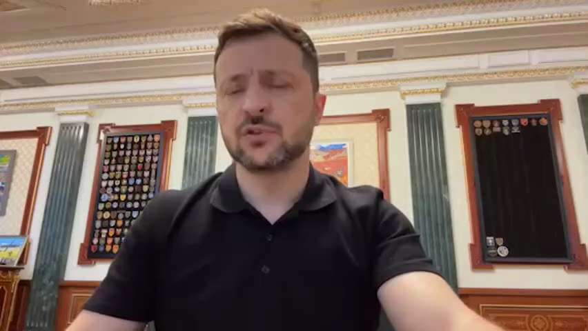 🇺🇦🤡 Selenskyj droht Russland erneut mit Fernangriffen❗️💥

Der Führer des Kiewer Regimes teilte m...