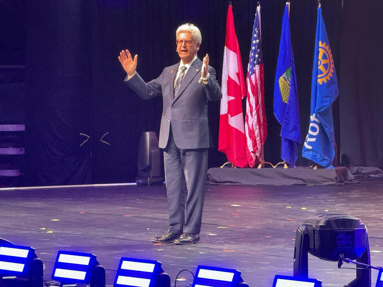 Primeira mensagem do Pres. Eleito do Rotary International Francesco Arezzo. Suas primeiras frases fo...