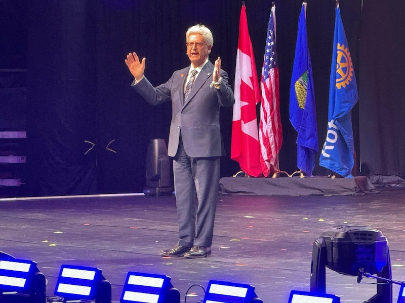 Primeira mensagem do Pres. Eleito do Rotary International Francesco Arezzo. Suas primeiras frases fo...