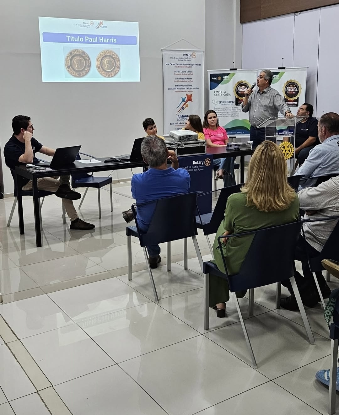 Texto do Rotary Club de São José do Rio Preto - Palácio das Águas

E essa última reunião foi repleta...
