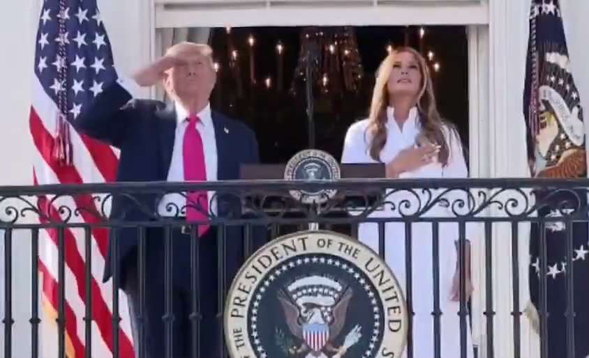 🚨最新消息： 🇺🇸川普总统观看袭击伊朗核设施的 B-2 #轰炸机 飞过白宫✈️