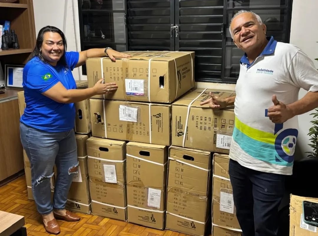 Texto do Rotary Club de Barretos

E quando o Rotary Club de Barretos recebe mais uma remessa com dez...