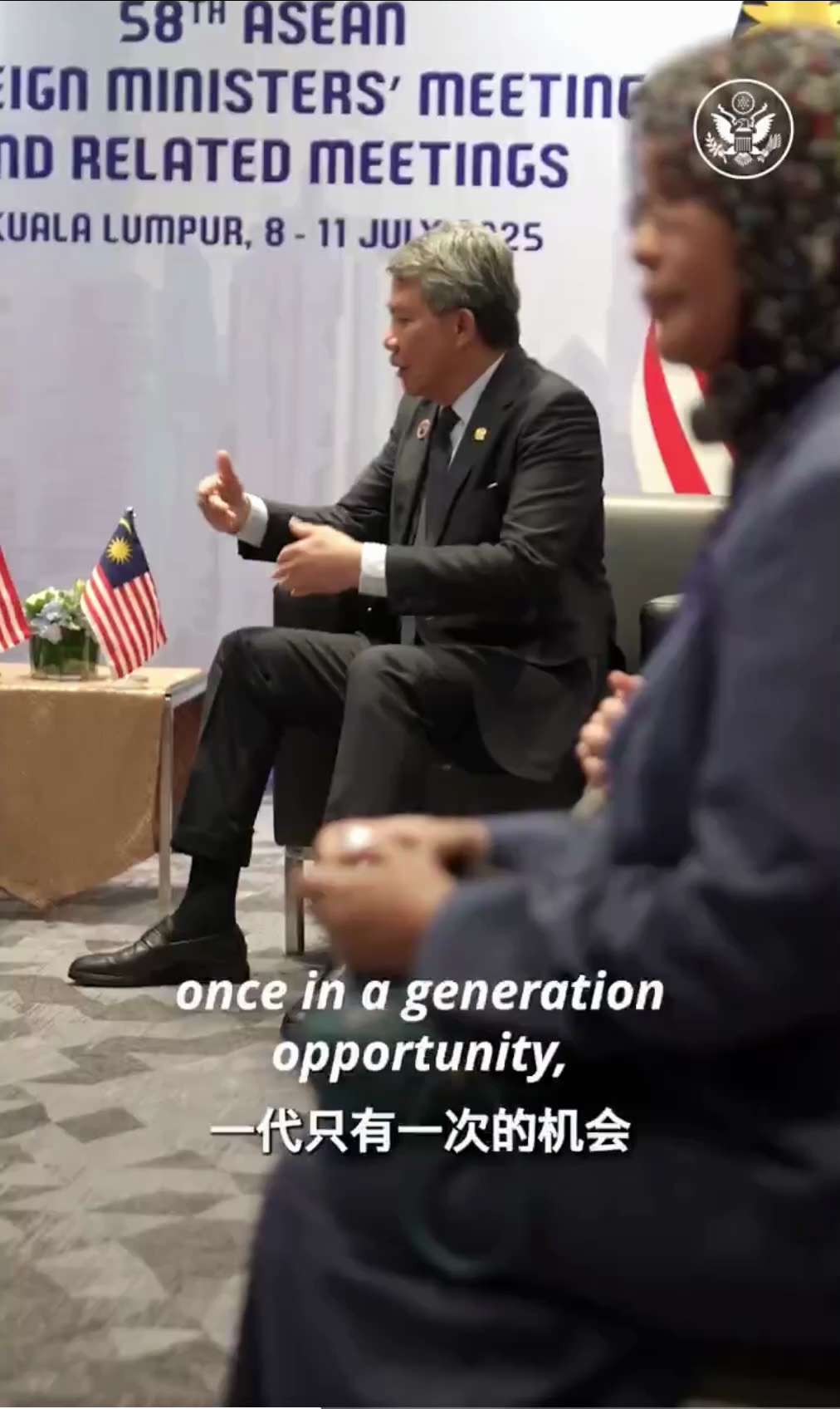 美国驻华大使馆简体中文X账户发布了卢比奥国务卿首次访问亚洲出席东盟外长会议的视频汇总，里面有他与东盟各国外长、日韩外长甚至俄罗斯外长拉夫罗夫会面的镜头，但是没有与中共外长王毅会面的镜头。为了方便中文读...