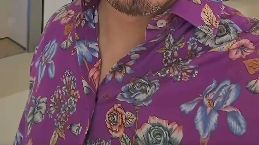 中共国 #经济危机 最新现象：中共首都、一线大城市居民都开始偷东西吃了‼️😱
#北京 最繁华地区之一的 #国贸 的一家烘焙店里有一“美女”偷面包吃！

连特大城市都吃不起饭，这是标志性事件，从经济危...