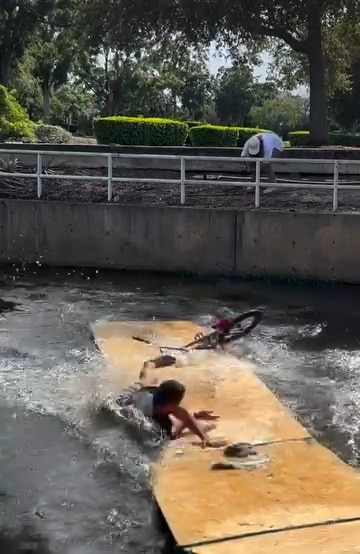 You will find more funny videos here 👇
https://www.instagram.com/zoomrofl
