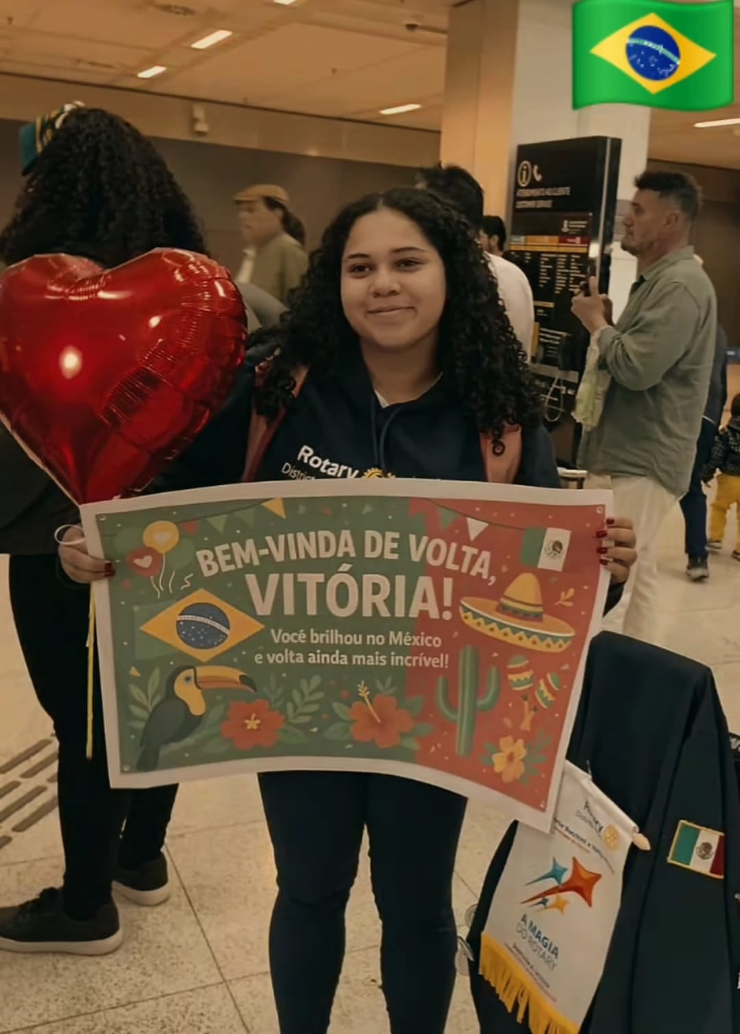 Texto do YEP4480

Nosso chegadas e partidas de hoje é o desembarque da nossa querida Vitória, que fi...