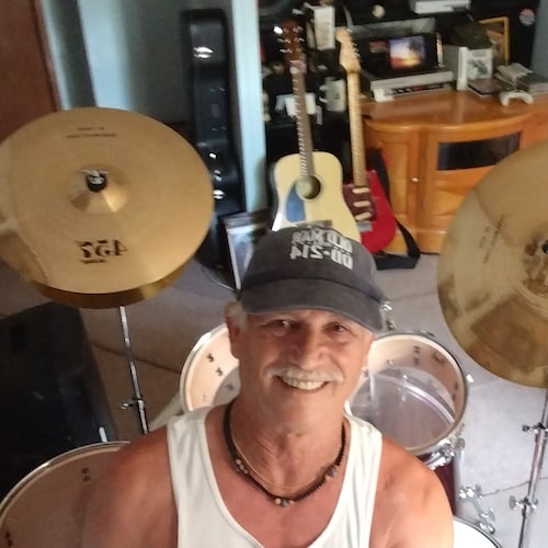 Desire a CASUAL relationship (NEAR me) within reason. fake profile gift card scammers, crypto bs, blk mailers don't both...