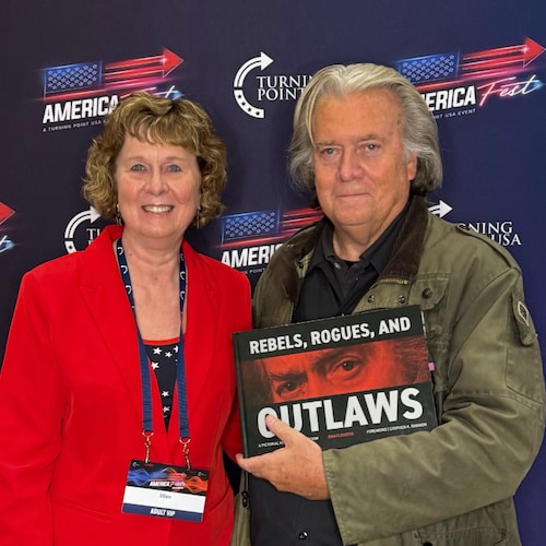 🇺🇸MAGA 🇺🇸America First 🇺🇸
🇺🇸Traditional Christian Values 🇺🇸
🇺🇸WarRoom posse 🇺🇸Trump Won! 🇺🇸
I love Donal...