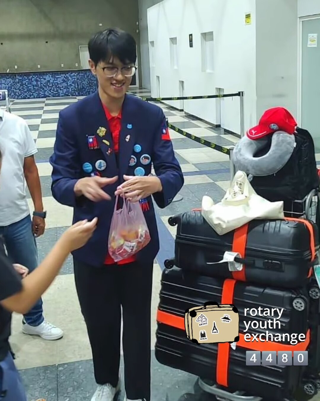 Texto do YEP 4480

Nosso chegadas e partidas de hoje é o desembarque do nosso querido Navy, diretame...