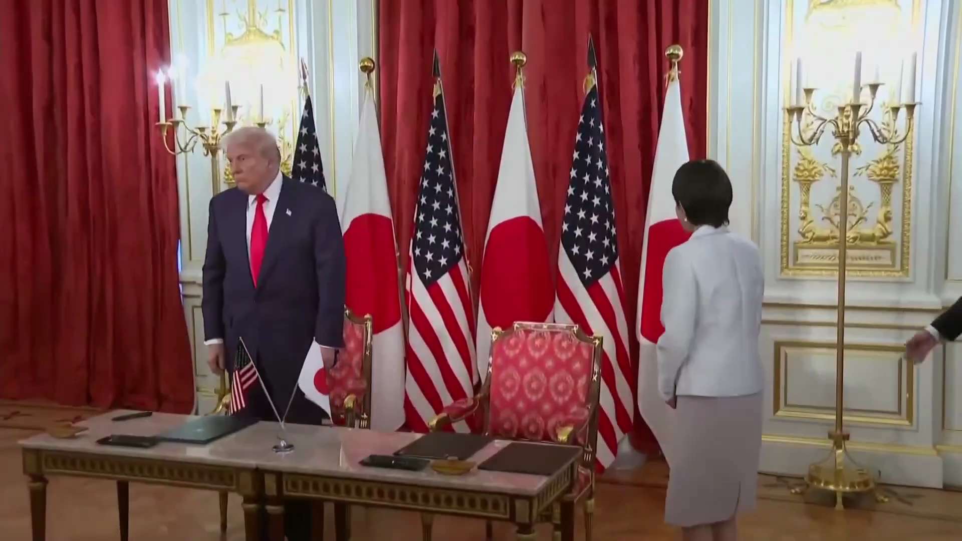 【美国之声--川普高市联盟以稀土开局，减少对中共国的依赖】2025年10月27日保守派媒体人多尔迪（Eric Daugherty）：

川普总统与日本首相高市早苗刚签署了一项正式协议，以确保稀土和关键...