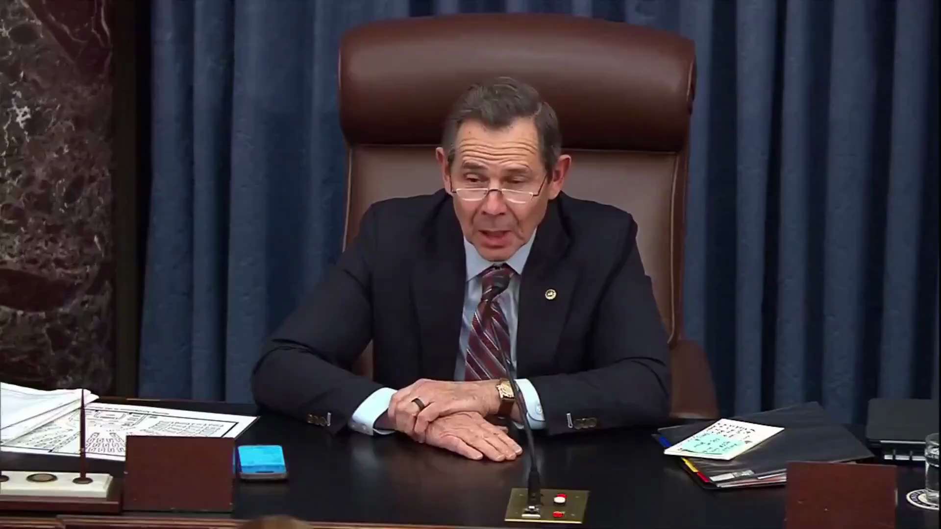 【美国之声--参议院通过众议院4405号法案】2025年11月18日参议院一致同意通过了4405号法案，即《爱泼斯坦档案透明法案》，就在该法案从众议院送到参议院后不久。

现在，该法案将送交川普总统的...