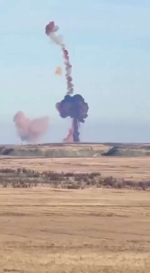 2025年11月28日，俄罗斯UR-100N UTTH（SS-19“匕首”）洲际弹道导弹在奥伦堡州亚斯尼（东巴罗夫斯基）发射场进行试射失败，该导弹携带“先锋”高超音速滑翔飞行器。导弹升空后不久即爆炸，...