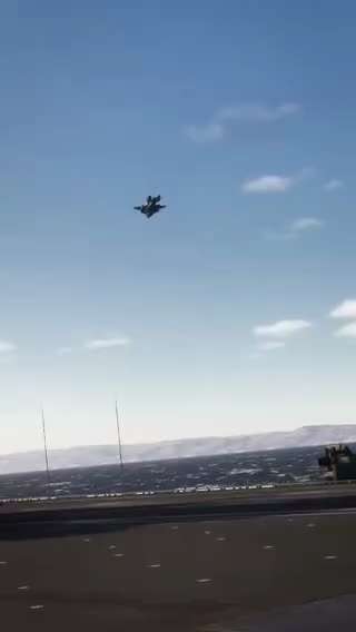 特朗普总统“海军陆战队1号”正式亮相。President Trump's "Marine One" officially unveiled.