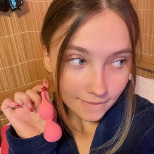 I’m a certified legal mobile masseuse therapist I offer good massage services at good rates.