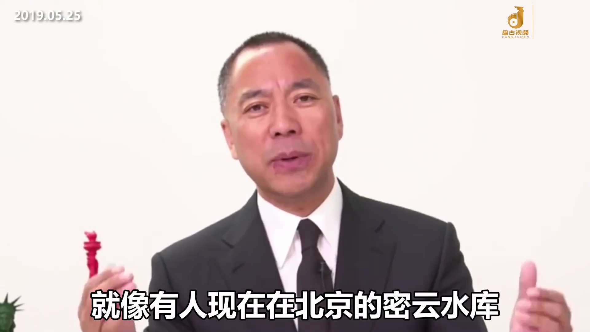 郭先生和世界上最牛的几个金融大佬吃饭的时候，他们在讲述着世界银行被共产党的渗透，目前从账面上看，共产党在世界银行还有610亿美元的贷款，但是过去的累计过万亿美元。一个世界GDP第二国家的共产党，到处撒...