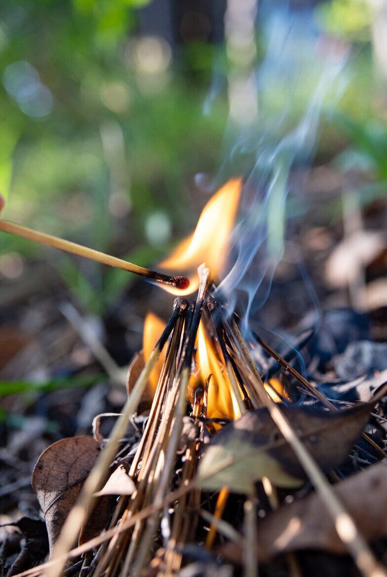 #就差一根火柴🔥 #一点就着🔥 #中共你完了🔥
郭美今日盖文中提到：“我问爸爸，是不是就差一根火柴，擦着了就燃起来了。
爸爸笑着说，对！就差一根火柴！🔥