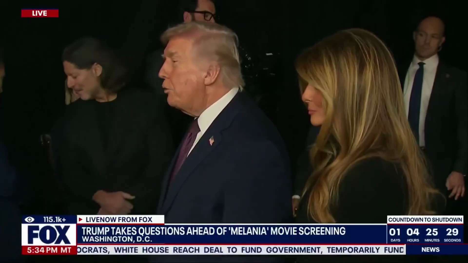 🚨突发消息：川普公开称：美军一支“庞大、动力强劲”的舰队正在驶向伊朗方向，并表示已对德黑兰发出 #最后通牒 

他强调两点要求：
1️⃣ 不得发展核武器
2️⃣ 立刻停止镇压抗议者

“我们现在有很...