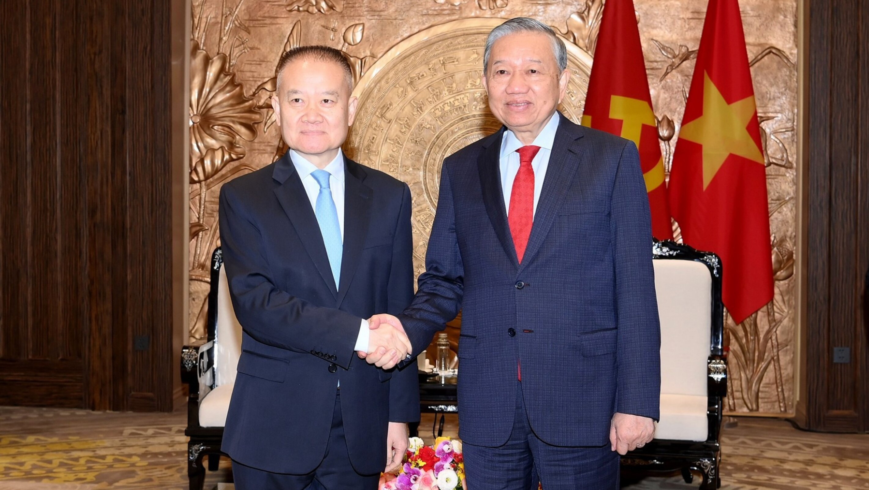 CCP leader Xi Jinping sent his congratulatory letter to Vietnam's To Lam after his re-election as CP...