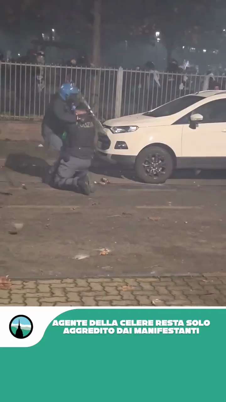 Antifa in Italy savagely beat police officer in Turin 

https://citizenfreepress.com/
