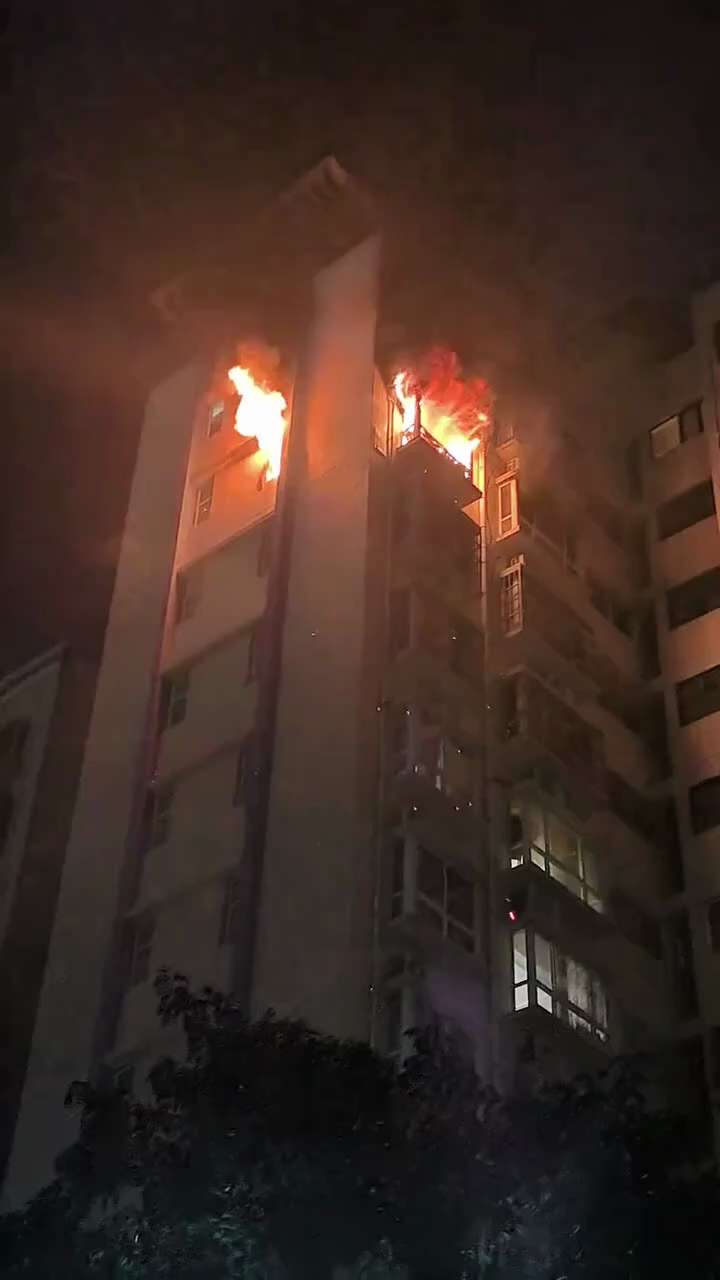 山西大世界花园，两口子吵架，女的把房子点了，男的烧伤。