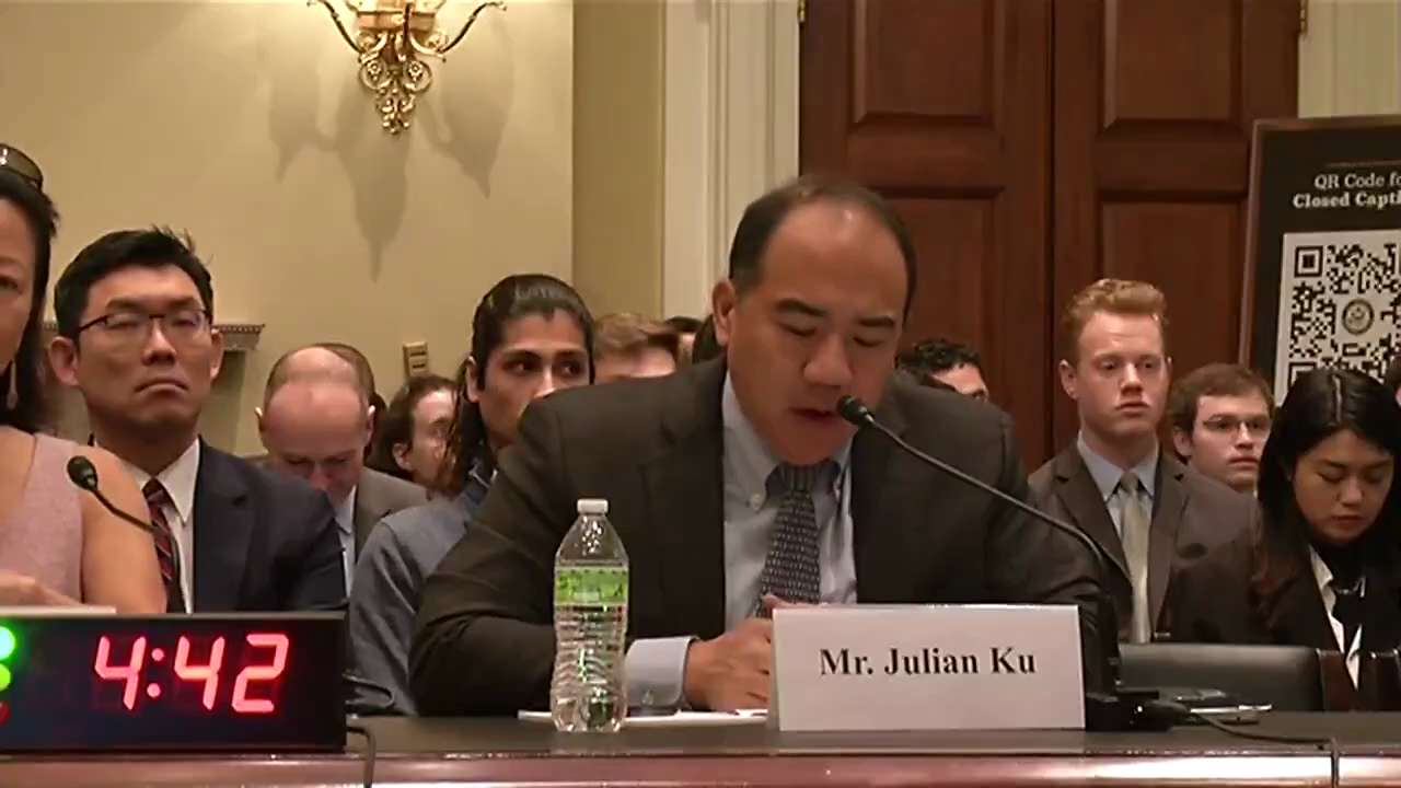 🇺🇸🇹🇼美国国会听证警告：中国正在用“非军事胁迫”吞台湾，而不是等开打⚠️
👉中国在用“规则+压力+渗透”替代炮火，逼台湾自己倒下

💥美国霍夫斯特拉大学法学教授 Julian Ku 在众...