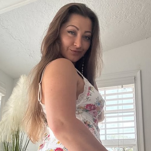 Hey handsome, I'm easy going, loving, caring and sincere lady.