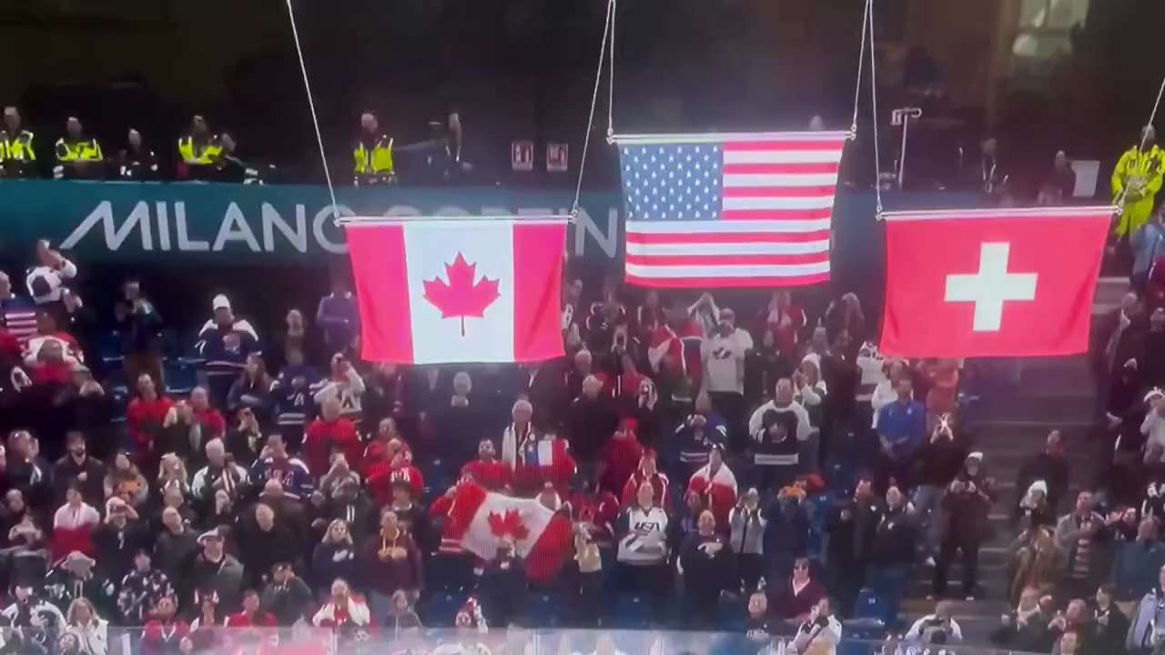 Gold-medal winning USA women’s Hockey sing the national anthem together after beating Canada 

https...