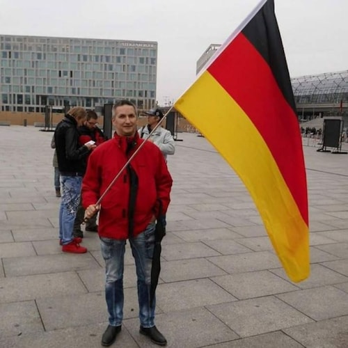 Wer mit mir nicht zurecht kommt, der muss an sich selbst noch arbeiten.
Ich bin Thüringer und lebe in Thüringen, ganz in...