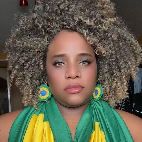 A mulher 01 do Bolsonaro no Rio de Janeiro. Suplente de vereadora com 10416 votos. Negra liberta da senzala ideológica.
