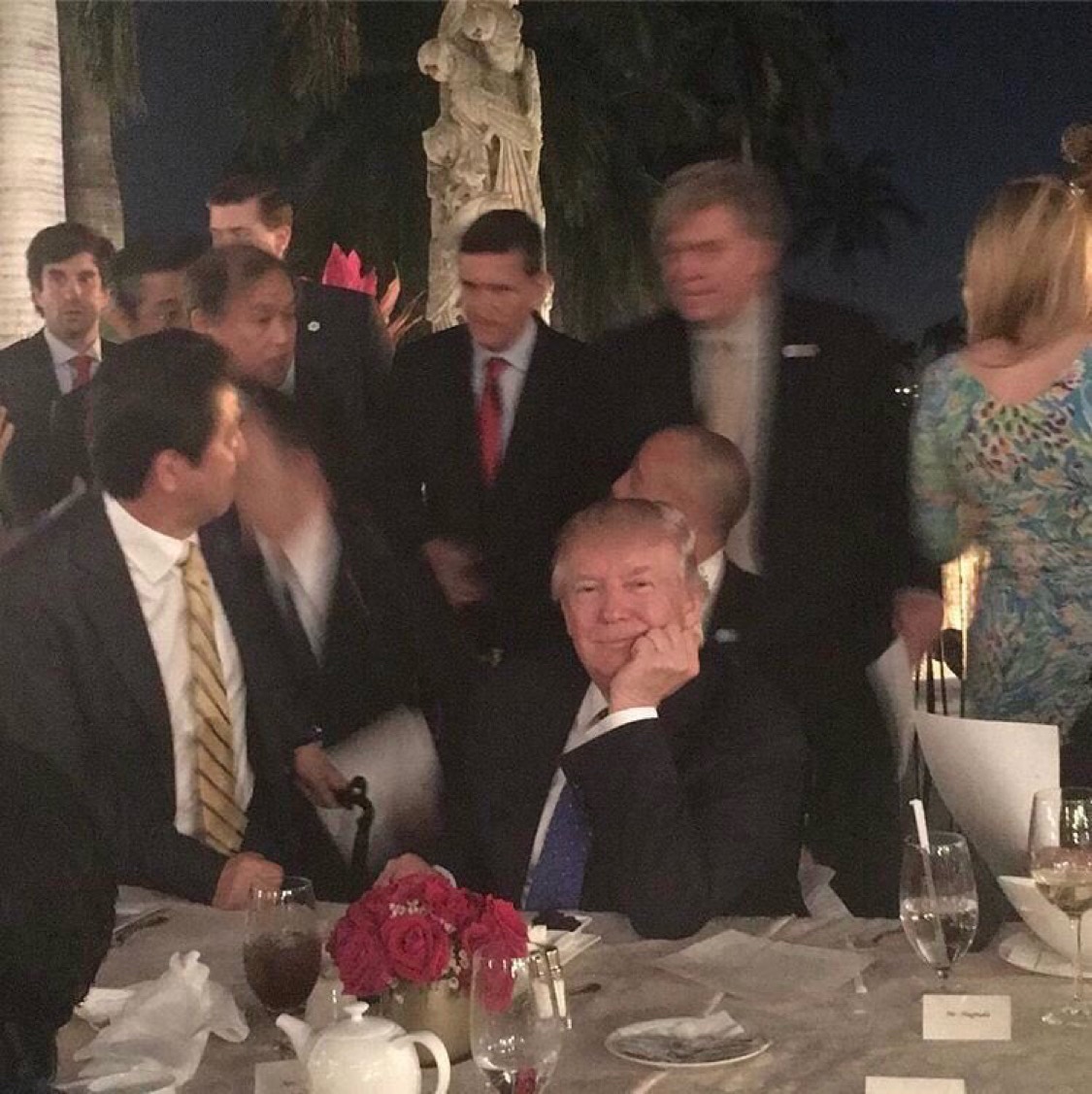 这张照片中，你认识几个人？