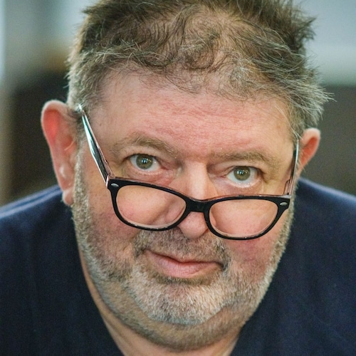 Contre le Nouvel ordre mondial donc Pro Trump et pro Poutine, pro frexit,... 
Statut : handicapé ♿