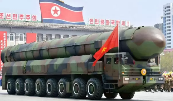 不装了！朝鲜的核武器变成中共的地缘筹码

4月23日（秘密翻译组）——北京正在放弃其长期以来在朝鲜半岛核问题上的“调停者”姿态，转而将朝鲜的核能力视为对抗美国的重要战略缓冲。2026年4月，中国外长王...