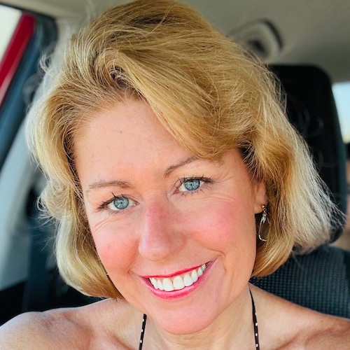 Founder/director of Lady Etiquette Conservative Mary Poppins, Author, Animal Lover, Patriot. https://classyconservatives...