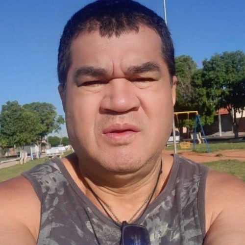 De Direita Conservadora, temente a Deus, de família tradicional e Bolsonarista... 
DEUS É BOM E O DIABO NÃO PRESTA ...