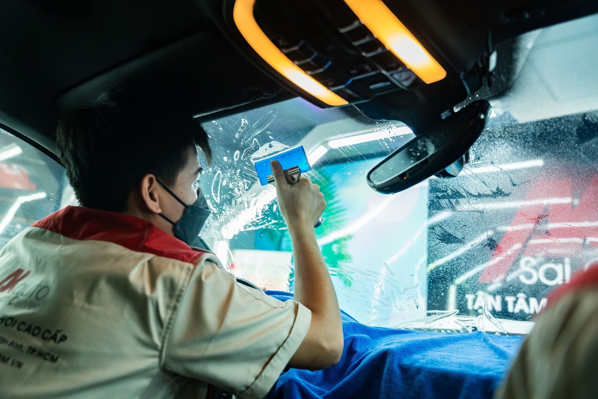 AKauto nâng chuẩn dịch vụ dán phim cách nhiệt ô tô với quy trình kiểm soát bụi nghiêm ngặt

Dán phim...