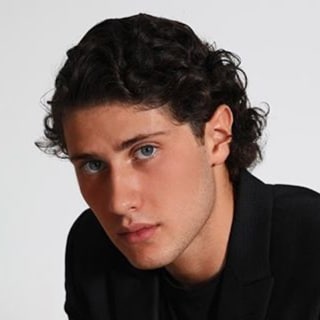 -PhD in Constitutional Law-I was born in Florida, proud Floridian🇺🇸-My father was born in South Dakota 🇺🇸 and my mot...