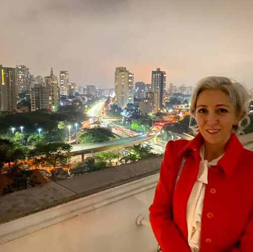 Não existe um lugar escuro para quem traz em si sua própria luz.