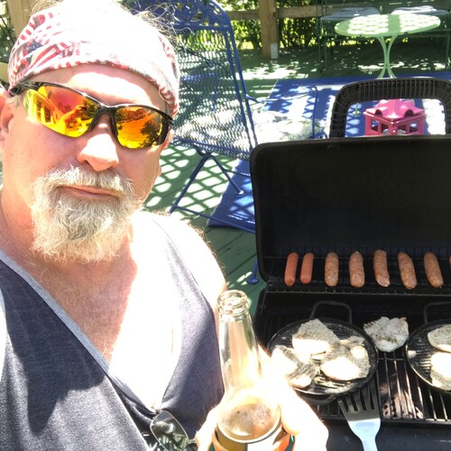 countryrocknblues guitarist
common sense conservatism
faith in Christ above all †††
father of three sons
faithful husband to healthcare hero
patriot for peace