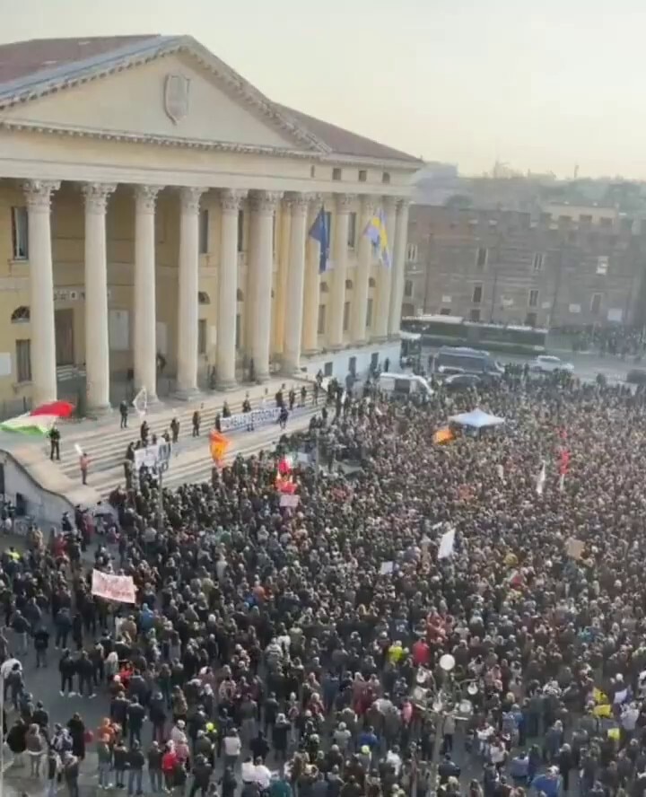 Wow 

From Verona today, thousands of anti-mandate protestors stand up to the Italian COVID police state.