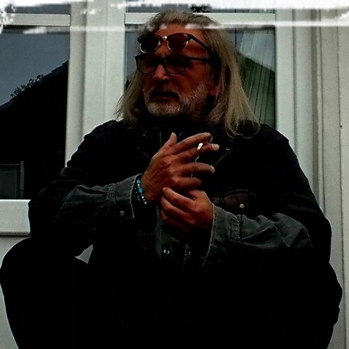 Kay Uwe Rott
+30 Year Media World
TV, Movie, Show
Producer, Editor, Composer, Author, Cutter etc.

Artist on Apple,...