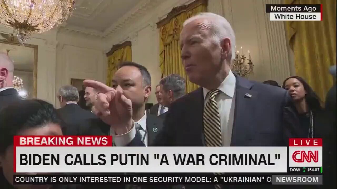 时机到了，拜登终于歇下伪装，对普京漏出了狰狞的面目，在白宫接受记者提问时，拜登将普京称为战犯。
这是自上月入侵发生以来美方首次使用该词汇。
（CNN）
这绝对是个有仇必报的人… 

