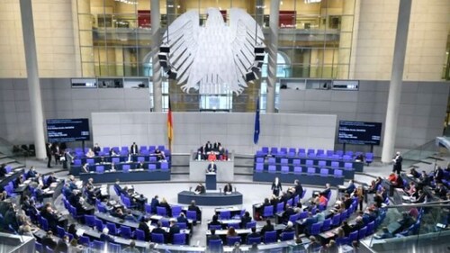 +++ Jetzt Live - Bundestag entscheidet über die Corona-Impfpflicht +++
