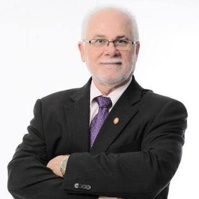 Advogado inscrito na OAB/SC, Especializado em Direito Previdenciário, brasileiro, casado.